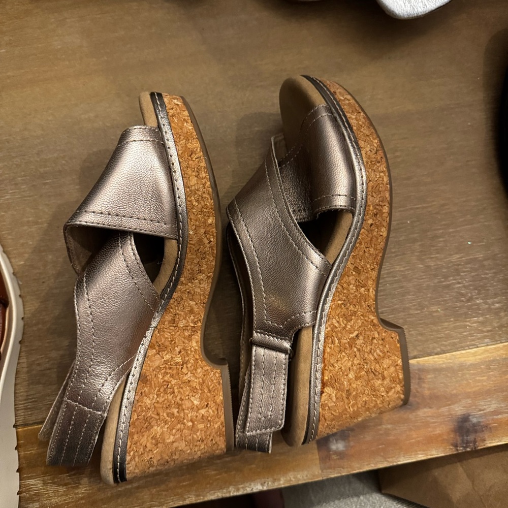 Clarks Women's Bronze Sandals - Picture 3 of 4